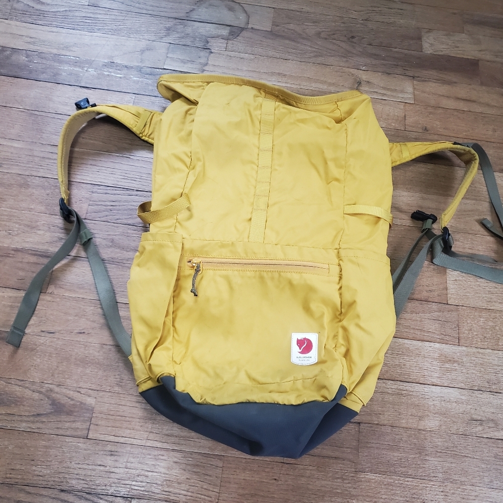 Fjallraven High Coast 24L Foldsack Backpack EUC Gold Ochre Daypack